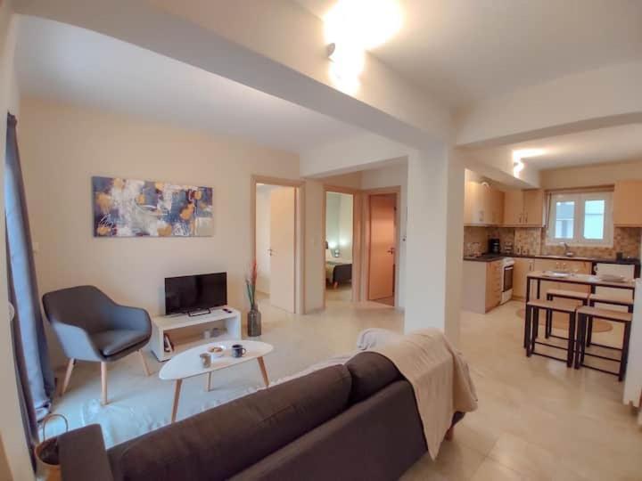 Cozy Modern Apartment อิโออันนินา ภายนอก รูปภาพ